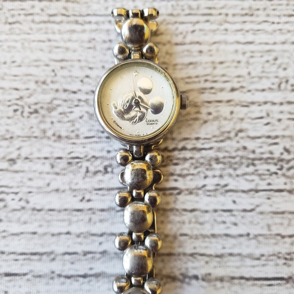 LORUS QUARTZ Disney Mickey watch - Picture 5 of 5